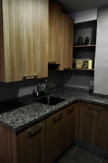 Iii Junto A Plaza Mayor Apartment